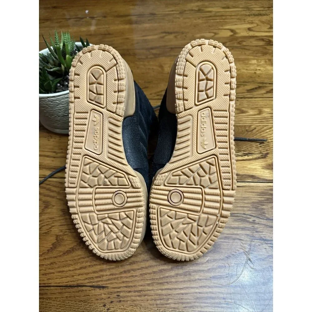 Adidas Rivalry TR Black Gum Size 5